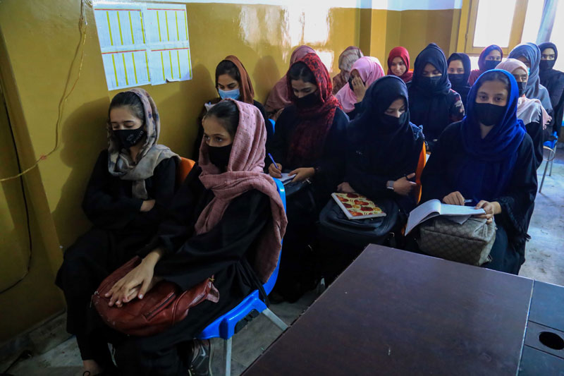 Αναστέλλονται προγράμματα βοήθειας στο Αφγανιστάν λόγω έλλειψης γυναικείου προσωπικού